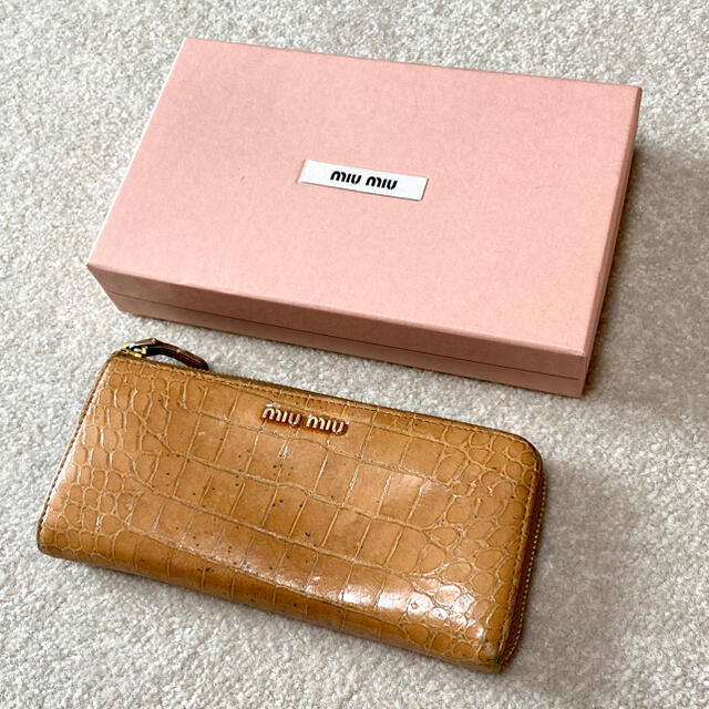 miumiu(ミュウミュウ)のmiu miu  ミュウミュウ　クロコ　長財布 レディースのファッション小物(財布)の商品写真