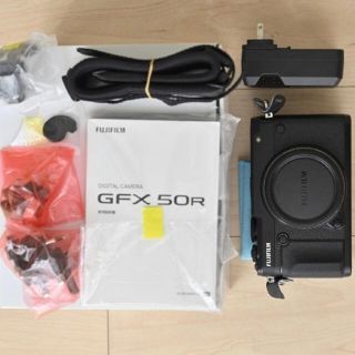 GFX50R　Fujifilm smallrig  ウッドグリップ付 美品(ミラーレス一眼)