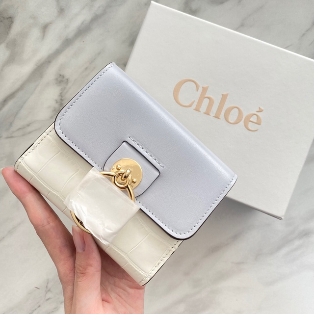 Chloe - 残り１【新品】CHLOE クロエ テス クロコ柄 バイカラー 二つ折り財布 水色