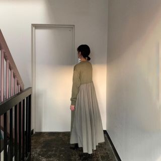 ステュディオス(STUDIOUS)の3店舗限定アイテム【新品タグ付】CLANE BACK FRILL KNIT OP(ロングワンピース/マキシワンピース)