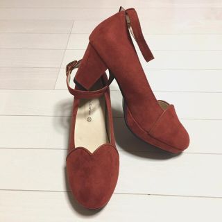 マジェスティックレゴン(MAJESTIC LEGON)のパイピングハートカットパンプス(ハイヒール/パンプス)