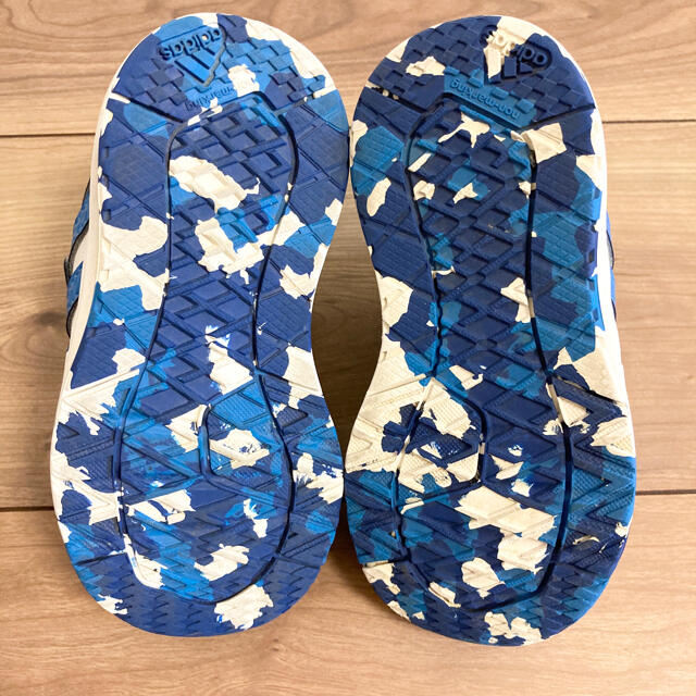 adidas(アディダス)の【箱無しは500円引】adidas キッズ　スニーカー キッズ/ベビー/マタニティのキッズ靴/シューズ(15cm~)(スニーカー)の商品写真