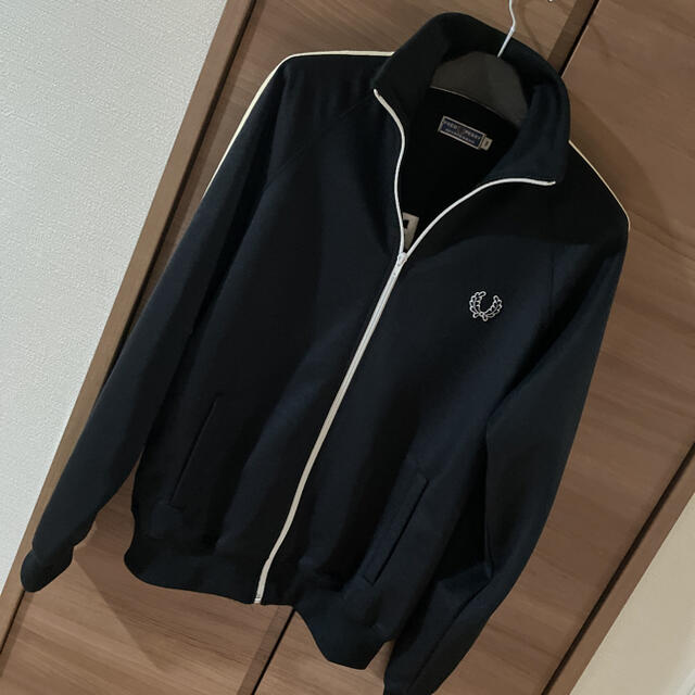 フレッドペリーアウター刺繍ロゴFRED PERRY ベロアジャケット 黒色 S-