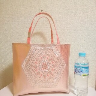 大きいピンク花びら正絹の袋帯をリメイクして製作したトッドバッグ(和装小物)