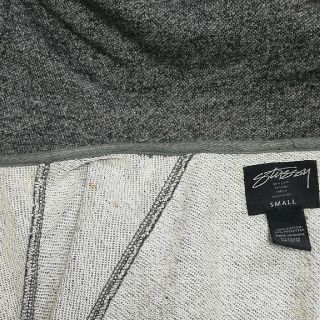希少 stussy ゴールド系ストックロゴ&シャネルロゴ入りパーカー