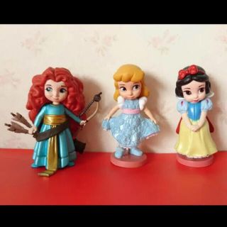 ディズニー(Disney)のディズニーストア　☆レア☆  メリダ　シンデレラ　白雪姫　フィギュア　３つセット(キャラクターグッズ)