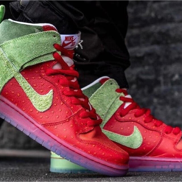 靴/シューズNike SB Dunk High "Strawberry Cough"