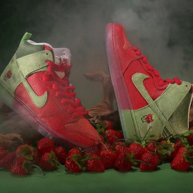 Nike SB Dunk High "Strawberry Cough"
