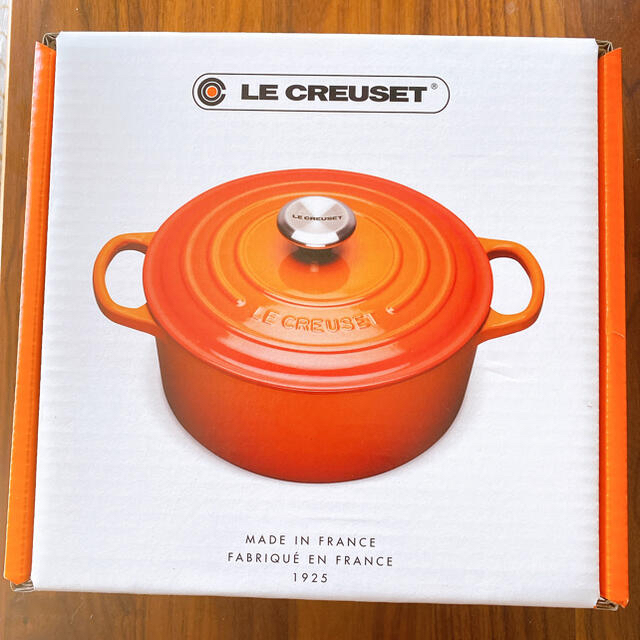 LE CREUSET(ルクルーゼ)の新品未使用ルクルーゼ   ココットロンド　18cm  レッド インテリア/住まい/日用品のキッチン/食器(鍋/フライパン)の商品写真