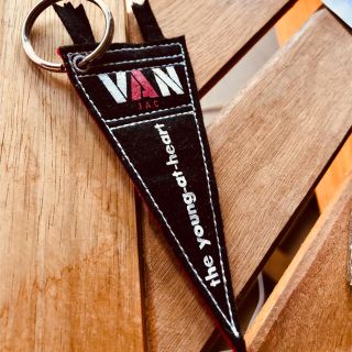 ヴァンヂャケット(VAN Jacket)の特価！ VANペナント型キーホルダー非売品もの大変貴重です(車外アクセサリ)