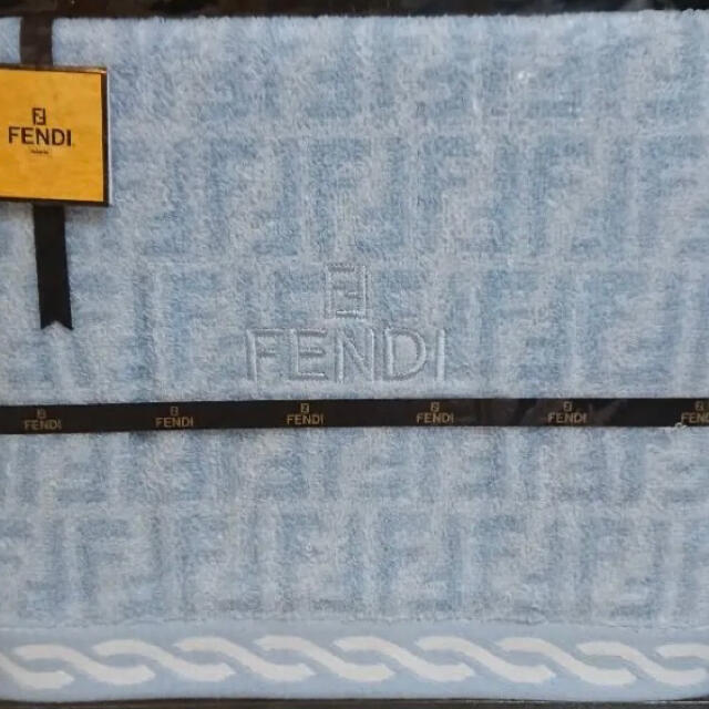 FENDI(フェンディ)のフェンディ　バスタオル　水色 インテリア/住まい/日用品の日用品/生活雑貨/旅行(タオル/バス用品)の商品写真