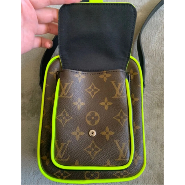 LOUIS VUITTON(ルイヴィトン)のcocoxxx様専用★ルイヴィトン クリストファーウエアラブルウォレット★ メンズのバッグ(ショルダーバッグ)の商品写真