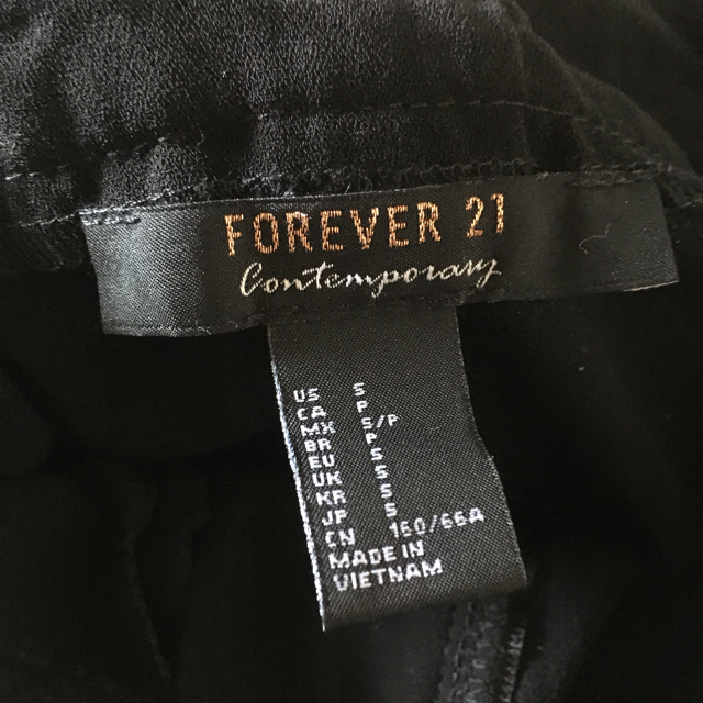 FOREVER 21(フォーエバートゥエンティーワン)のFOREVER21 ベルト 付き スラックス パンツ ブラック レディースのパンツ(カジュアルパンツ)の商品写真