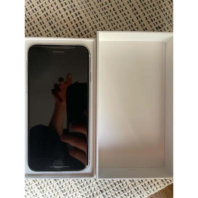 新品 simフリー iPhone SE2  64G ホワイト 1