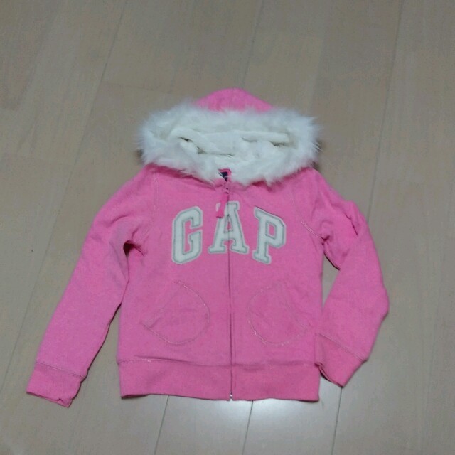 GAP Kids(ギャップキッズ)のGapKids　ふわふわファーパーカー キッズ/ベビー/マタニティのキッズ服女の子用(90cm~)(ジャケット/上着)の商品写真