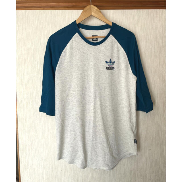 adidas(アディダス)のメンズ　レディース　Tシャツ　カットソー　ロンT  アディダス  adidas レディースのトップス(Tシャツ(長袖/七分))の商品写真