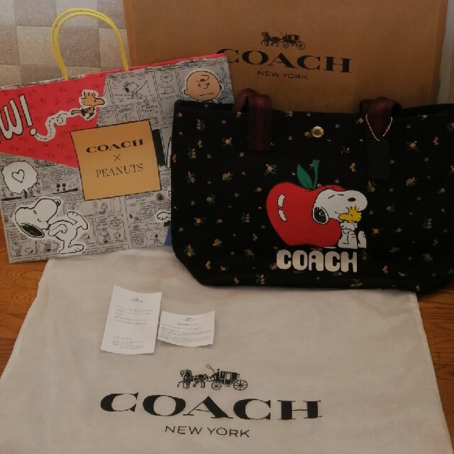 COACH(コーチ)のCOACH×PEANUTS　トートバッグ　スヌーピー　ブラック レディースのバッグ(トートバッグ)の商品写真