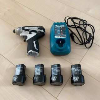 マキタ(Makita)のマキタ　ジャンク扱い　TD090 インパクト　10.8V バッテリー4個　充電器(工具/メンテナンス)