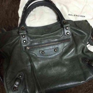 BALENCIAGA(バッグ ・ グリーン・カーキ/緑色系)のフリマ BALENCIAGA(バッグ ・ グリーン・カーキ/緑色系)のフリマ