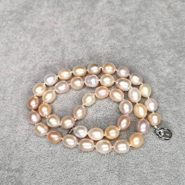 新品未使用 本真珠  カラーパールネックレス  結婚式 卒業式 本真珠ネックレス レディースのアクセサリー(ネックレス)の商品写真