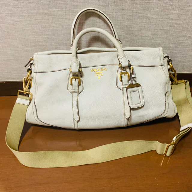 PRADA bagショルダーストラップ付き