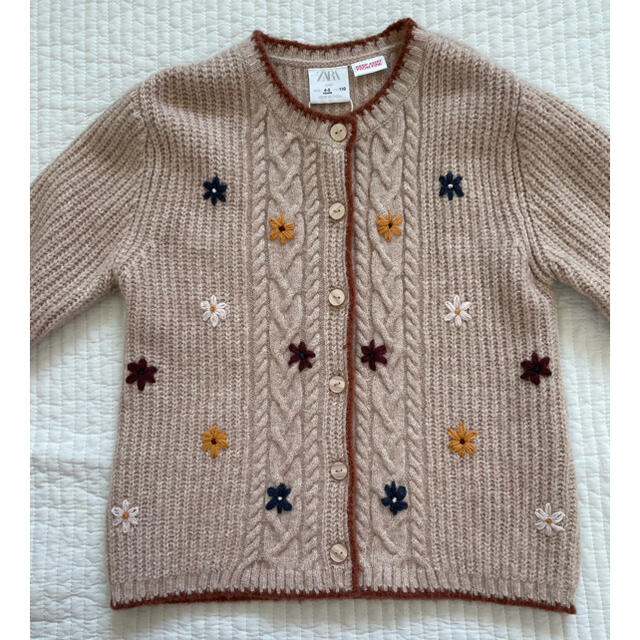 ZARA KIDS(ザラキッズ)のzara  新品　ニットカーディガン　4-5Y キッズ/ベビー/マタニティのキッズ服女の子用(90cm~)(カーディガン)の商品写真