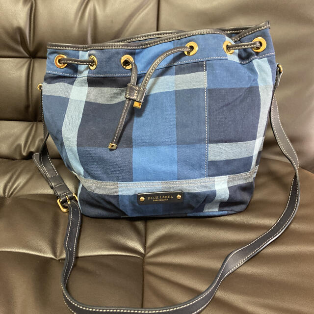 BURBERRY BLUE LABEL(バーバリーブルーレーベル)のブルーレーベル　クレストブリッジ    巾着　ショルダー　バッグ レディースのバッグ(ショルダーバッグ)の商品写真