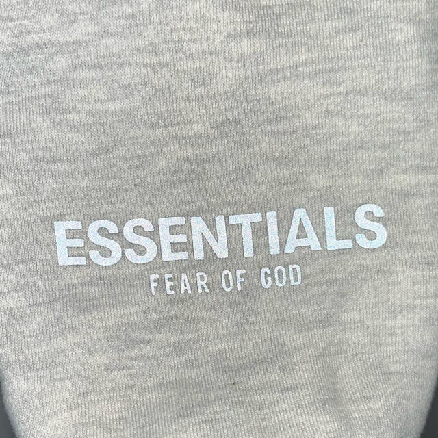 FEAR OF GOD(フィアオブゴッド)の送料込み！essentialsスウェット M オートミール　灰色　グレー メンズのトップス(スウェット)の商品写真