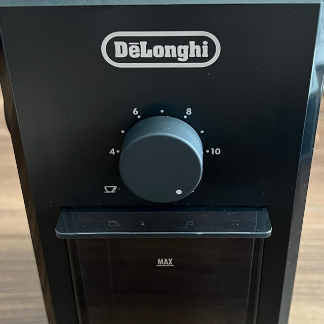 DeLonghi(デロンギ)のデロンギ うす式コーヒーグラインダー ブラック KG79J(1コ入) スマホ/家電/カメラの調理家電(電動式コーヒーミル)の商品写真