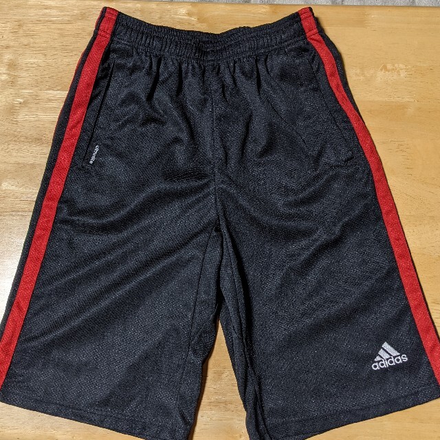 adidas(アディダス)のアディダス　ハーフパンツ キッズ/ベビー/マタニティのキッズ服男の子用(90cm~)(パンツ/スパッツ)の商品写真