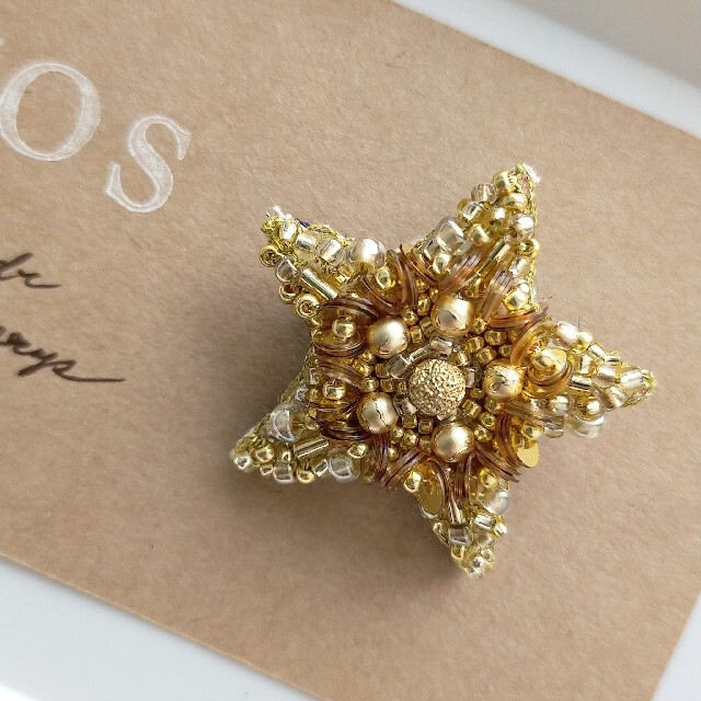 クリスマス☆キラキラビーズ刺繍ブローチ 星