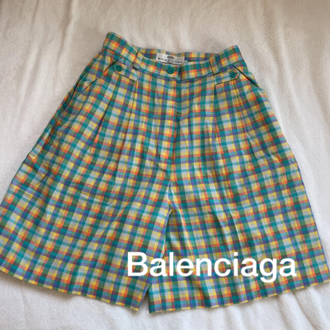 Balenciaga(バレンシアガ)の【美品】バレンシアガ　ゴルフウェア　パンツ レディースのパンツ(ショートパンツ)の商品写真