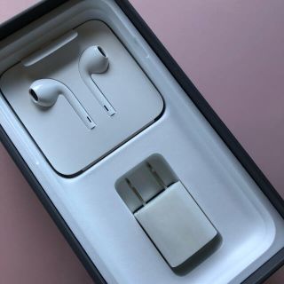 アイフォーン(iPhone)の[見切り価格]【新品未使用】『Apple純正』イヤホン&充電器セット(ヘッドフォン/イヤフォン)