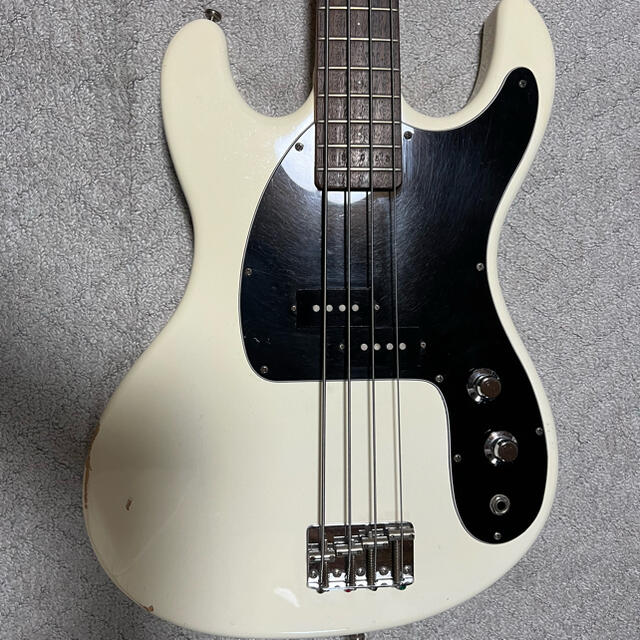 Mosrite Mark II bass CJ Ramone