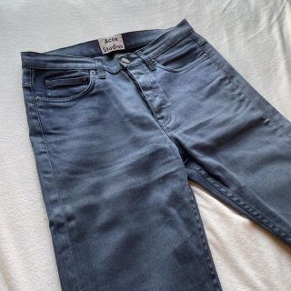 アクネ(ACNE)のアクネ　クロップドテーパードデニム　townmoon 30/32(デニム/ジーンズ)