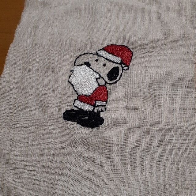 SNOOPY(スヌーピー)の刺繍生地　スヌーピーサンタ　クリスマス ハンドメイドの素材/材料(生地/糸)の商品写真