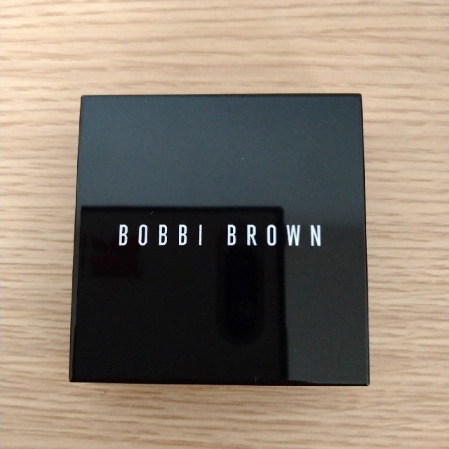 BOBBI BROWN(ボビイブラウン)の【美品】ボビィブラウン　ミニハイライティングパウダー　01 コスメ/美容のベースメイク/化粧品(フェイスパウダー)の商品写真