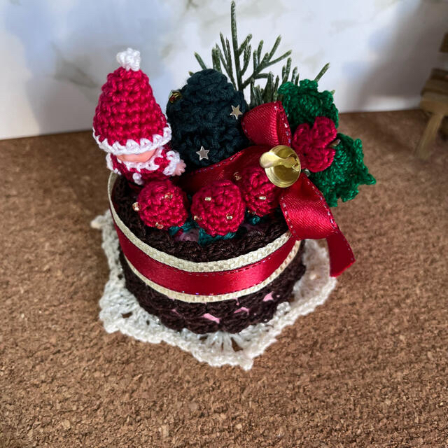 クリスマスケーキキューピーちゃん ハンドメイドのぬいぐるみ/人形(あみぐるみ)の商品写真