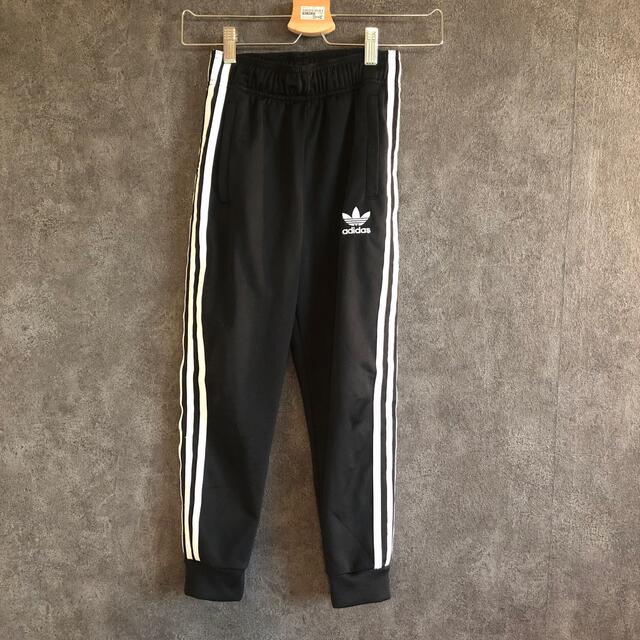 adidas(アディダス)のアディダス　ラインパンツ　キッズ キッズ/ベビー/マタニティのキッズ服男の子用(90cm~)(パンツ/スパッツ)の商品写真