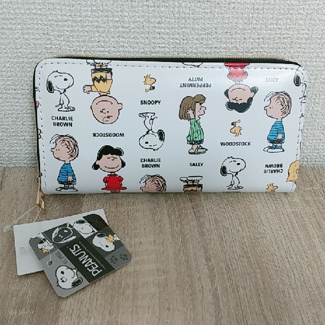 SNOOPY(スヌーピー)の【新品・タグ付】スヌーピー SNOOPY 長財布 サイフ 白 PEANUTS レディースのファッション小物(財布)の商品写真