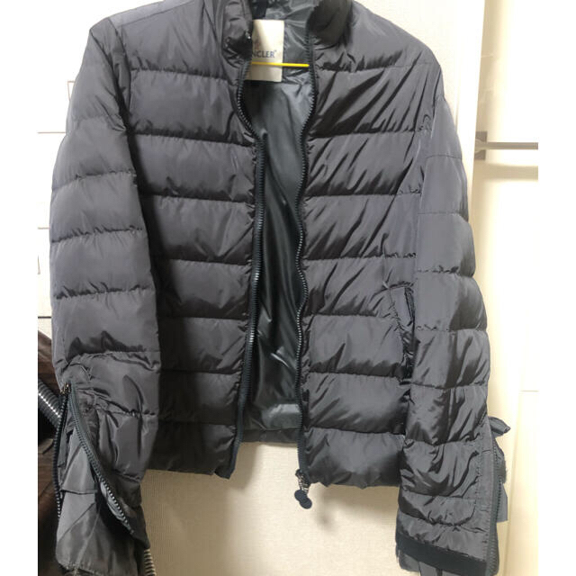 MONCLER(モンクレール)のモンクレール  サカイコラボ　季節はずれな為大特価 レディースのジャケット/アウター(ダウンジャケット)の商品写真