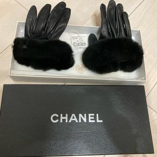 シャネル(CHANEL)の新品未使用　シャネル　レザー手袋　ファー付(手袋)