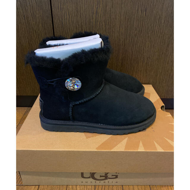 UGG(アグ)の新品未使用 UGG MINI BAILEY BUTTON BLING 黒 5 レディースの靴/シューズ(ブーツ)の商品写真