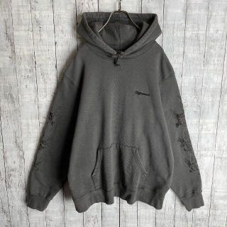 【即完売モデル☆ドラゴン刺繍】シュプリーム バックロゴ パーカー