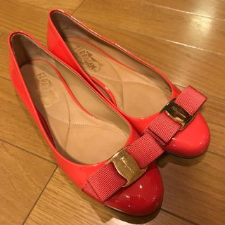 サルヴァトーレフェラガモ(Salvatore Ferragamo)の美品　フェラガモ　フラットパンプス　サイズ6(ハイヒール/パンプス)