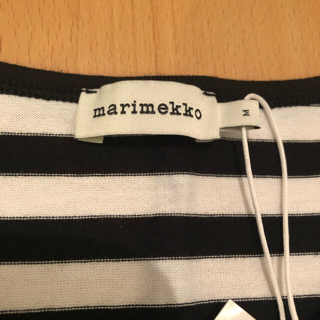 marimekko(マリメッコ)のマリメッコ  ボーダーロゴシャツ　Mサイズ　未使用 レディースのトップス(カットソー(長袖/七分))の商品写真