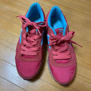 サッカニー(SAUCONY)のsaucony スニーカー(スニーカー)