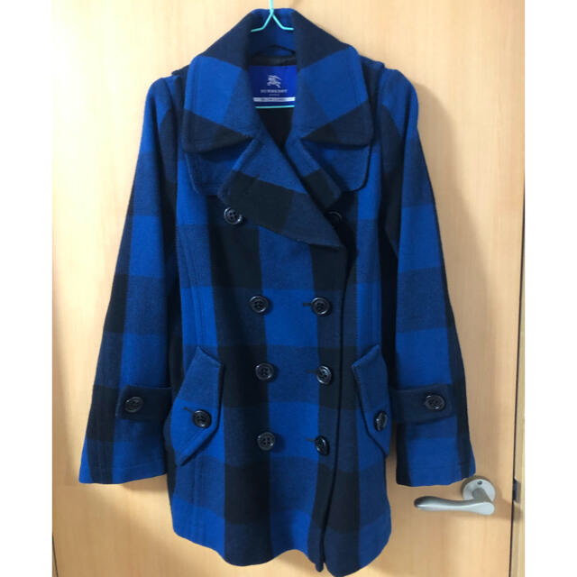 BURBERRY BLUE LABEL(バーバリーブルーレーベル)のうしさん様専用　バーバリーブルーレーベル　Pコート レディースのジャケット/アウター(ピーコート)の商品写真