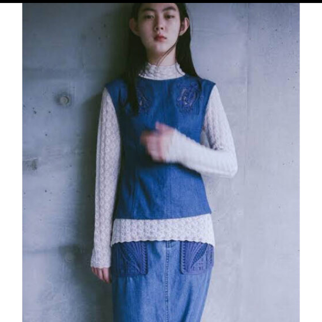 mame マメクロゴウチ　Embroidered Denim Top