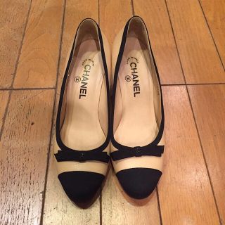 シャネル(CHANEL)のCHANEL シャネル バイカラー パンプス ベージュ SIZE 37.5(ハイヒール/パンプス)